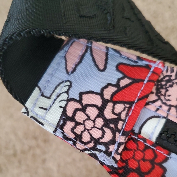 BAGGU Peanuts Medium Crescent Crossbody - Picture 10 of 12